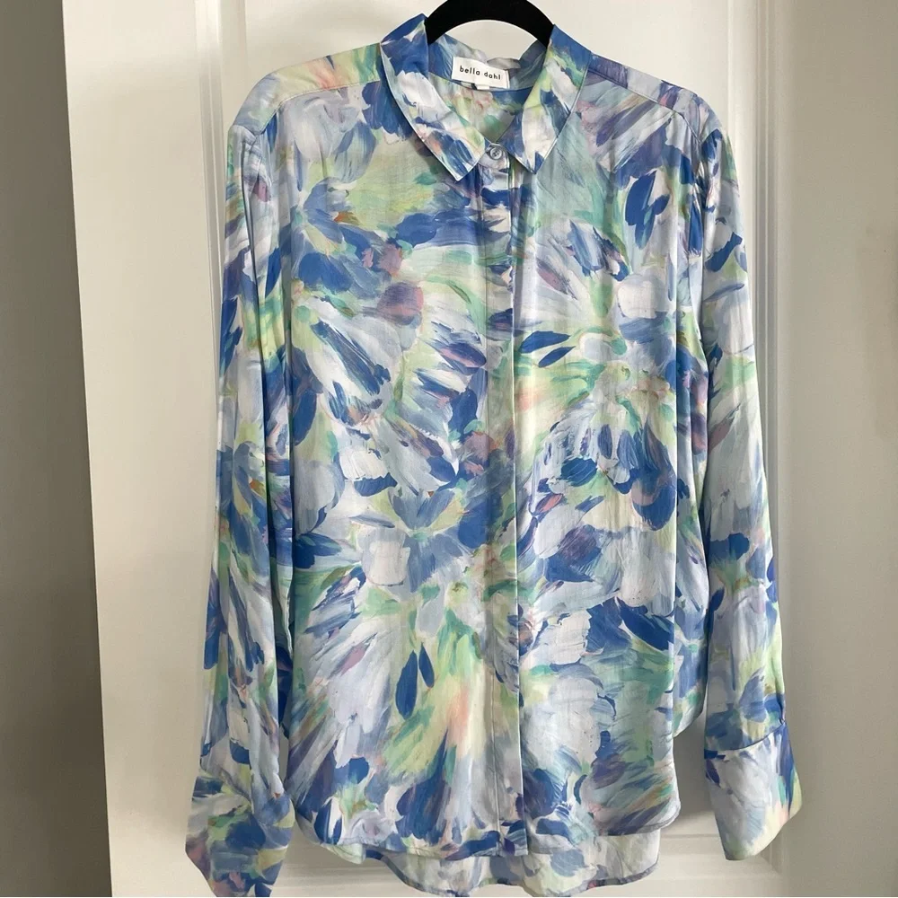 Bella Dahl Hidden Placket Button Up Blouse Painterly Floral. 14